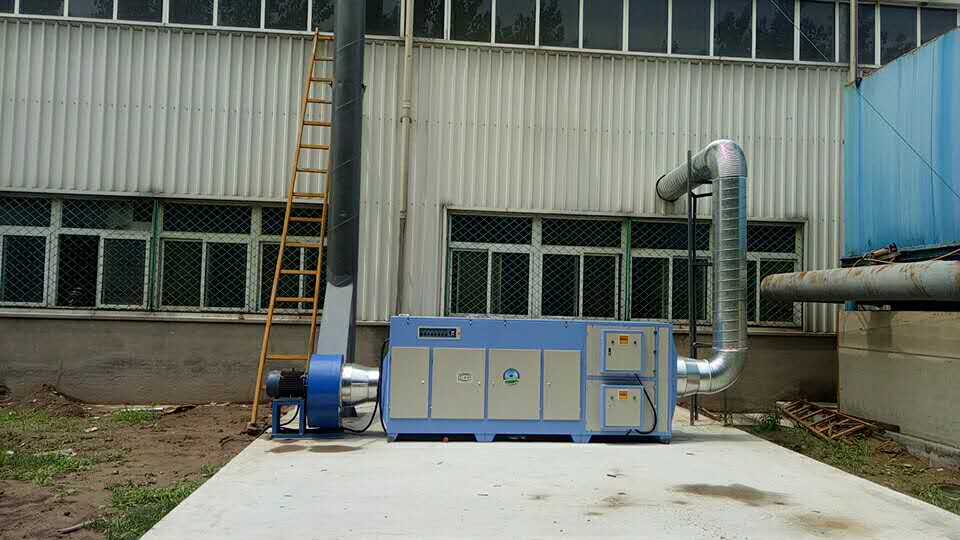 除塵器設(shè)備搭配UV光氧廢氣治理設(shè)備 高效除塵除味，環(huán)保治理效果頂呱呱